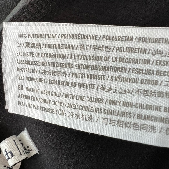 Abercrombie and Fitch Pleather Leggings Size Small - Picture 3 of 3